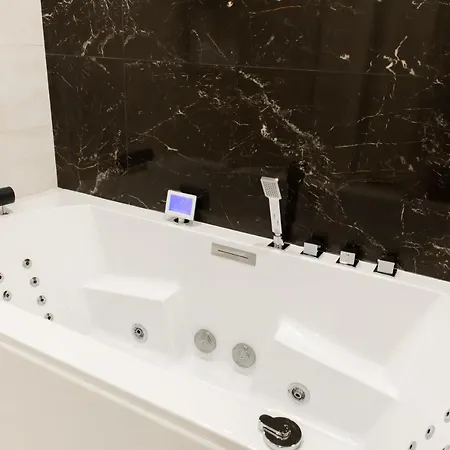 Montrachet 4 Personnes Vue Cathédrale 1 Place De Parking * Dijon