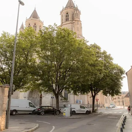 Montrachet 4 Personnes Vue Cathédrale 1 Place De Parking Appartement