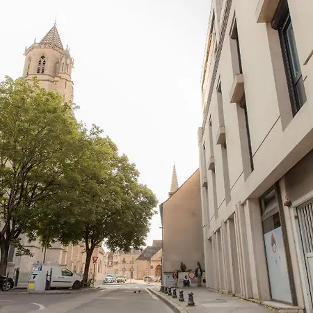 Montrachet 4 Personnes Vue Cathedrale 1 Place De Parking * Dijon