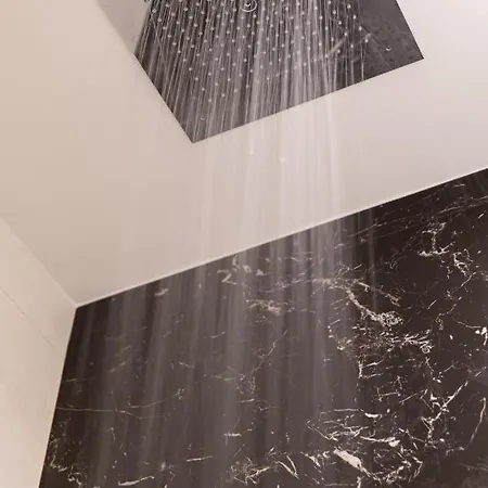 Montrachet 4 Personnes Vue Cathédrale 1 Place De Parking * Dijon